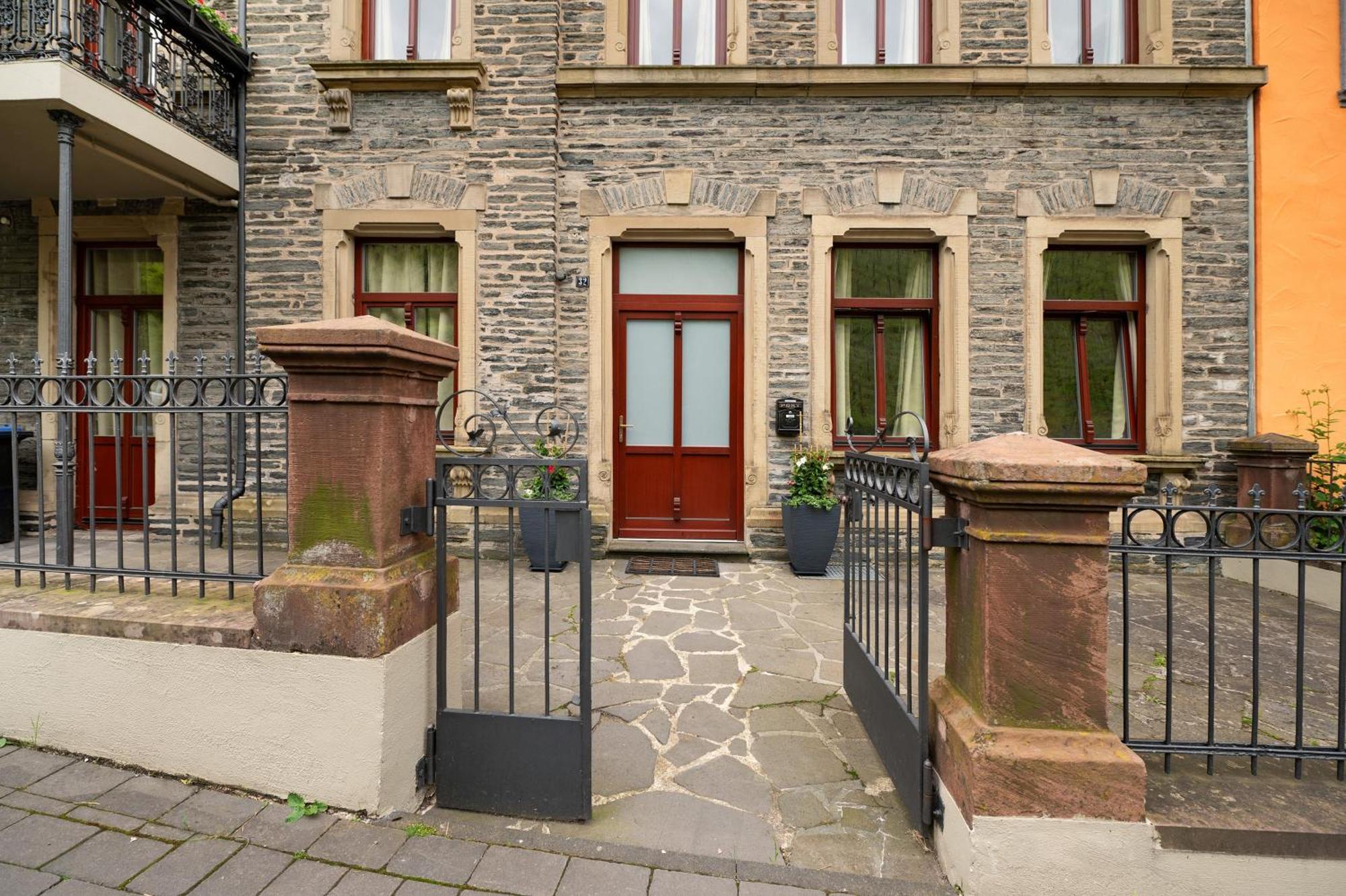 Alte Stadtvilla Am Weinberg 2 トラーベン・トラールバッハ エクステリア 写真